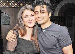 Ali Ayesha Beautiful Singer Couple
