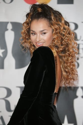 Bouncy Curls - Ladies Hairstyle 2019 Bouncy Curls - Ladies Hairstyle 2019