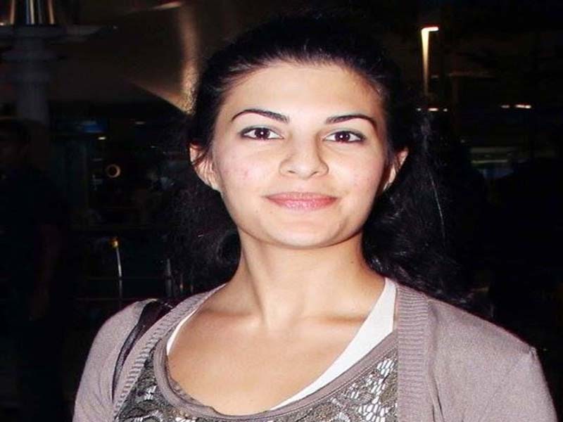 Popular Bollywood Celebrities Without Makeup 4
