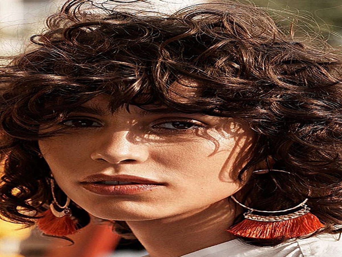 List of Trendy Curly Bob Hairstyles in 2020 7