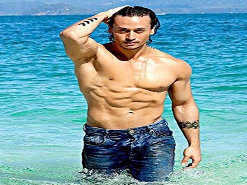 Famous Bollywood Actors With Good Physique 8
