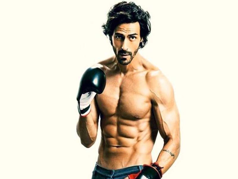 Famous Bollywood Actors With Good Physique 9