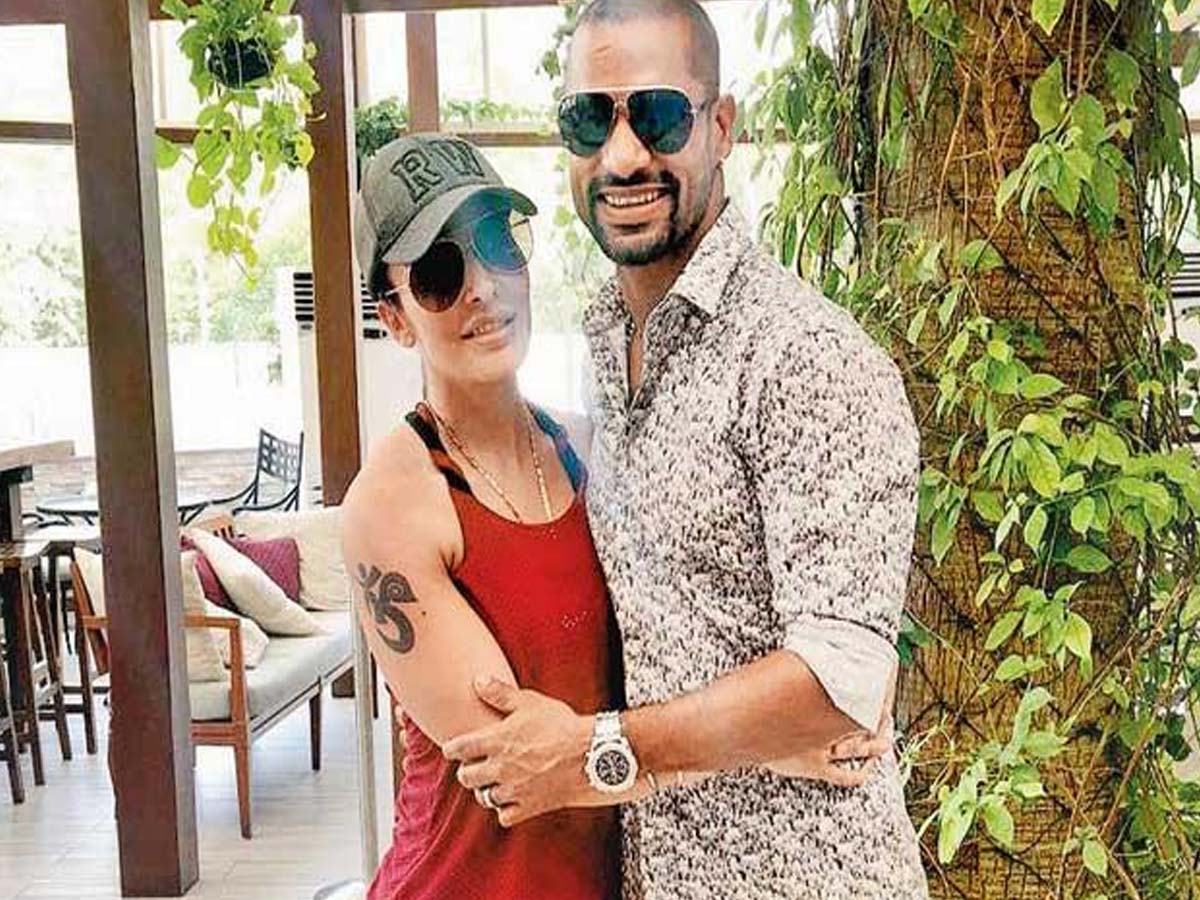 Smiling Ayesha Mukherjee and Shikhar Dhawan posing for a selfie - wives of indian cricketers