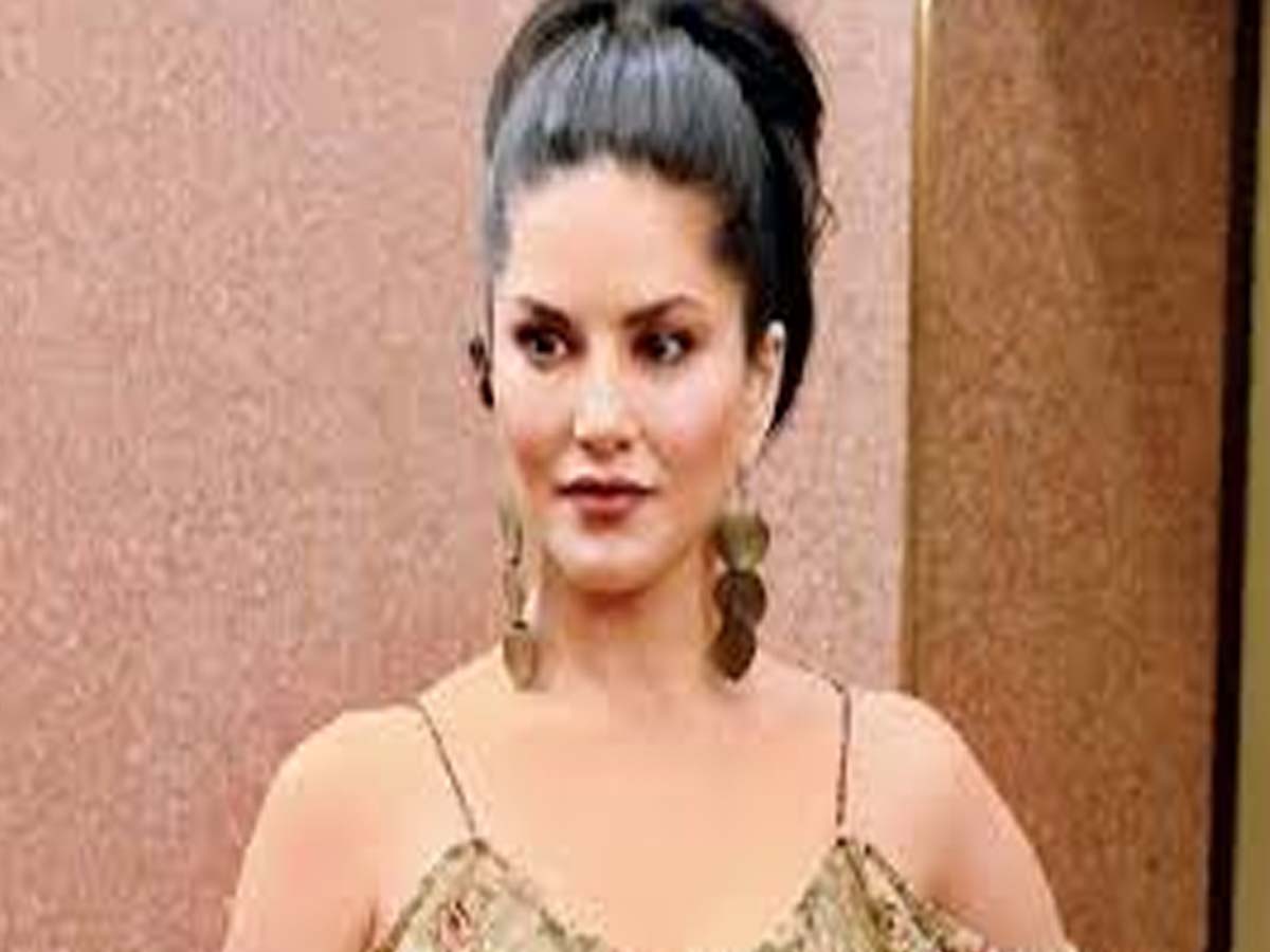 Sunny Leone in High  and sleek ponytail with danglers - Sunny Leone Hairstyles 2021