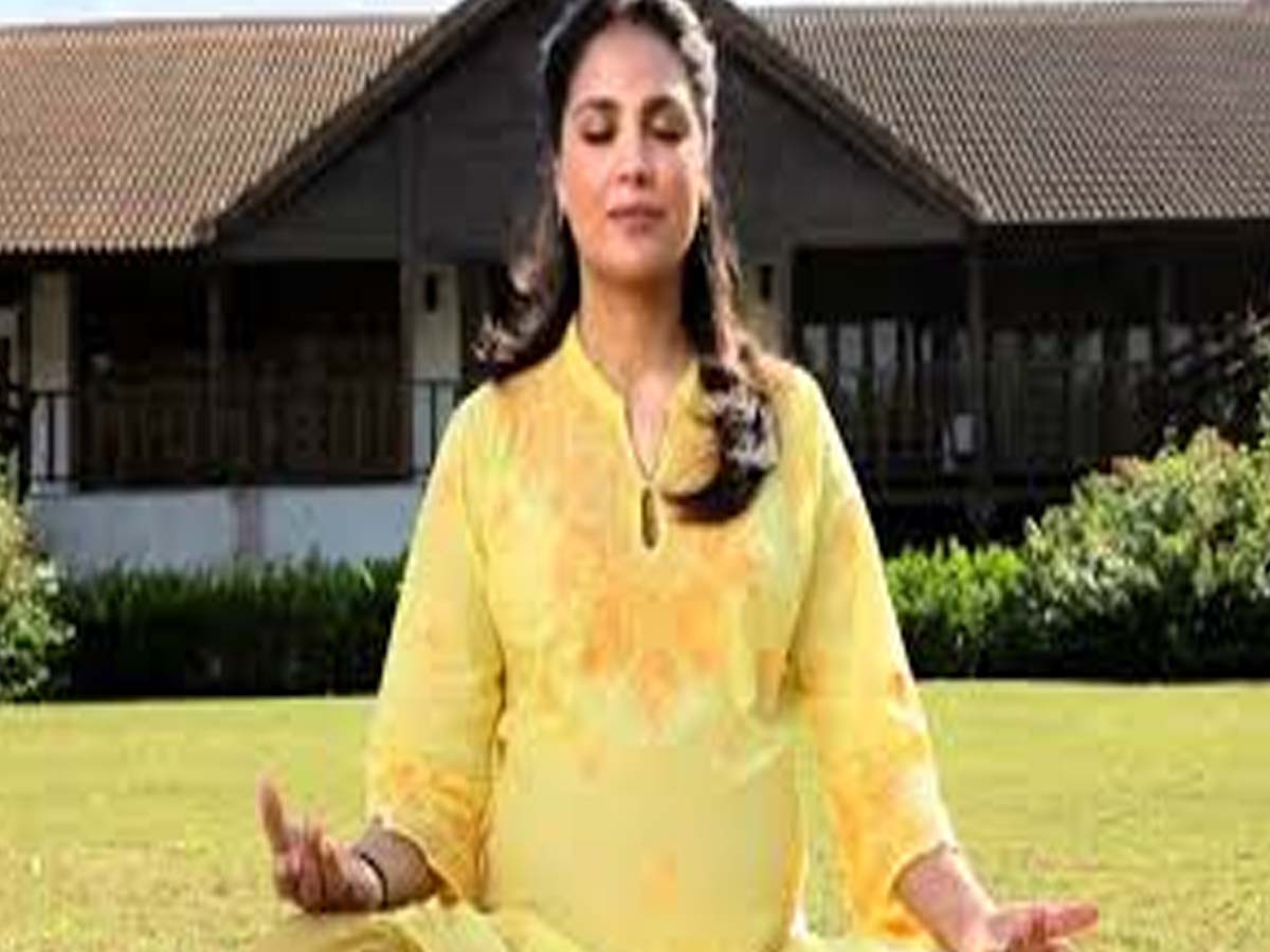 Lara Dutta Indian Celebrities doing Yoga