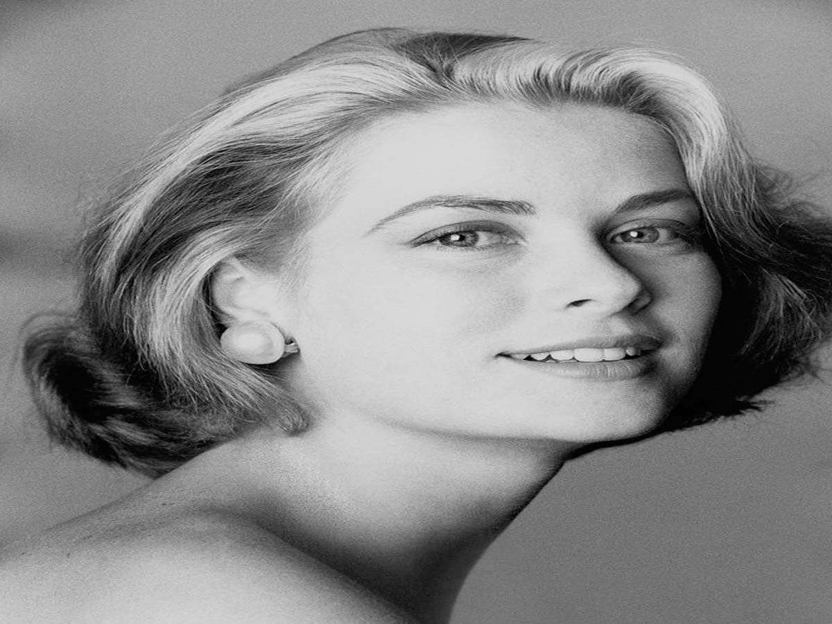 Grace Kelly in off shoulder dress posing for camera - hollywood short hair actress