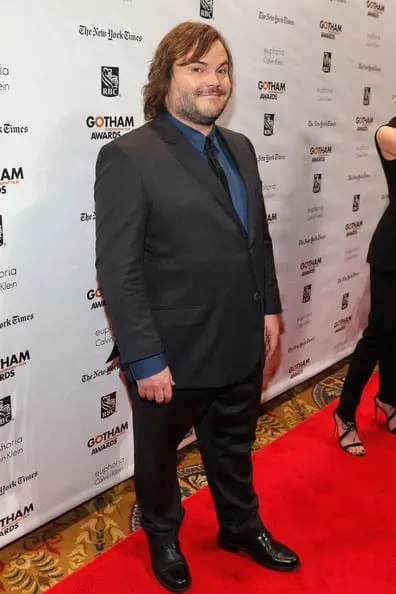 Jack Black in black suit and blue shirt posing for camera Jack Black in black suit and blue shirt posing for camera - short actors