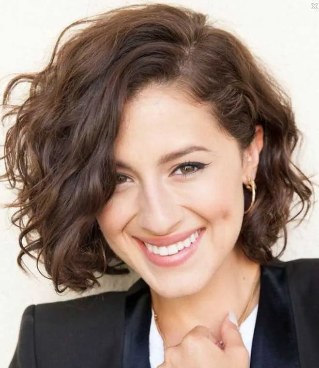 A smiling woman in black coat with white shirt and Everyday Hairstyles A smiling woman in black coat with white shirt and Everyday Hairstyles - hair cut for girls