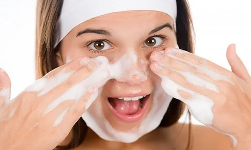 Natural Skin Care Advice for Females by Expert 1 clean face