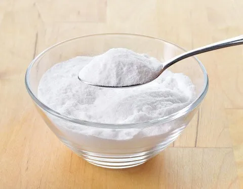 Easy Home Remedies to Prevent Hairfall and Dandruff 4 baking soda