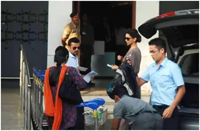 Deepika No Makeup Look at Airport