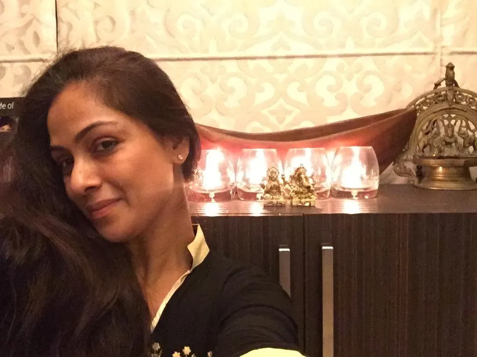 Simran in black dress posing for a No MakeUp selfie Simran in black dress posing for a No MakeUp selfie - actress without makeup tamil