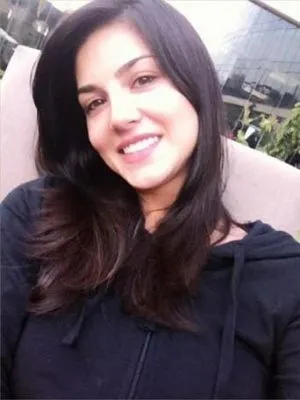 Sunny Leone NO MakeUp Photos