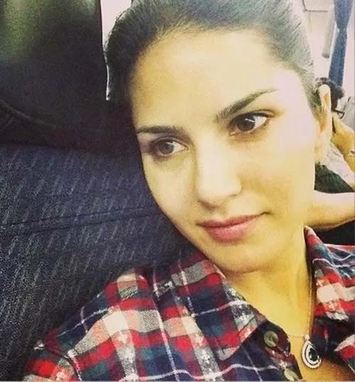 Sunny Leone NO MakeUp Photos