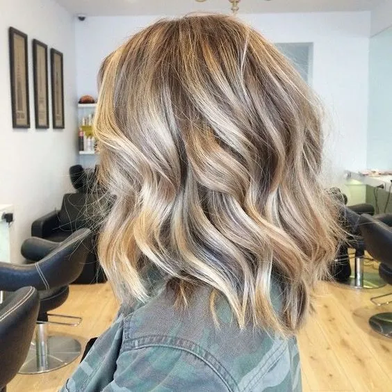 A woman in blur denim shirt and Even Balayage hairstyles A woman in blur denim shirt and Even Balayage hairstyles - haircut for medium hair girl