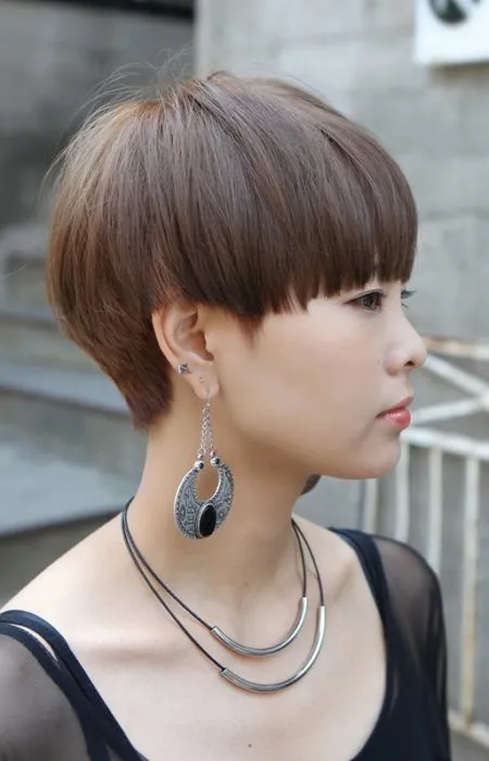 Woman in black round neck net dress with mushroom Cut Hairstyle - simple hairstyles for dresses