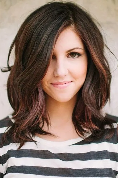 A woman in black and white lining t-shirt and Soft Wave haircut A woman in black and white lining t-shirt and Soft Wave haircut - hairstyles for girls with medium hair