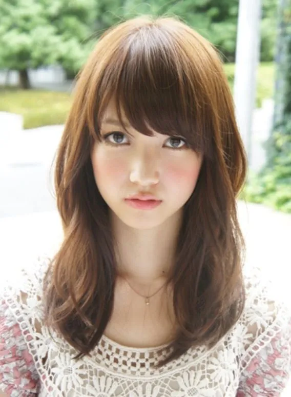 Unique Types of Hairstyles For Girls With Medium Hair 11 blunt banged Hairstyles for Girls with Medium Hair