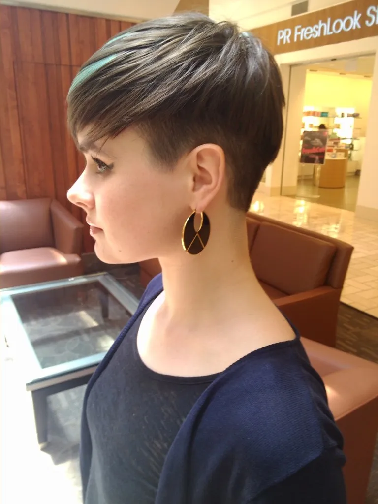 UnderCut Pixie Short Hairstyle for Women UnderCut Pixie Short Hairstyle for Women