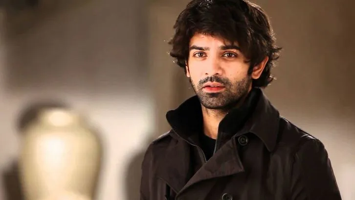 Barun Sobti in all black outfit with messy hair Barun Sobti in all black outfit with messy hair - Most Handsome Indian TV Actors