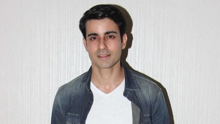 Gautam Rode in blue denim and white t-shirt Gautam Rode in blue denim and white t-shirt - Most Handsome Indian TV Actors