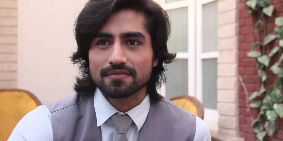 Harshad Chopra in grey half kacket and white shirt Harshad Chopra in grey half kacket and white shirt- Most Handsome Indian TV Actors