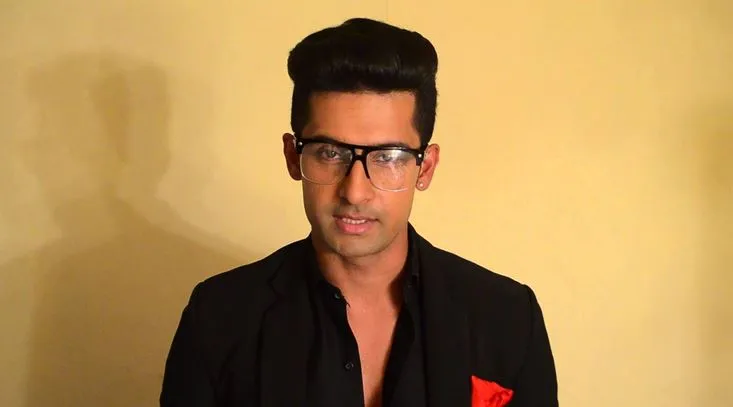 Ravi Dubey in all black outfit with goggles Ravi Dubey in all black outfit with goggles - Most Handsome Indian TV Actors