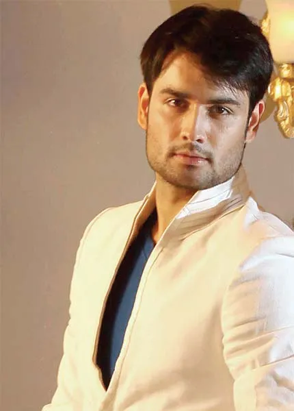 Vivian Dsena in off white jacket with blue t-shirt Vivian Dsena in off white jacket with blue t-shirt - Most Handsome Indian TV Actors