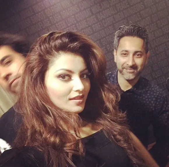 Urvashi Rautela Without Makeup – Top 10 Pictures