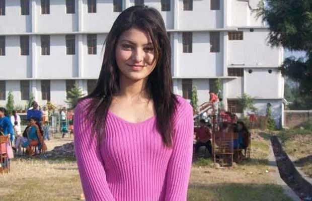 Urvashi Rautela Without Makeup - Top 10 Pictures 8 Urvashi No MakeUp Photos