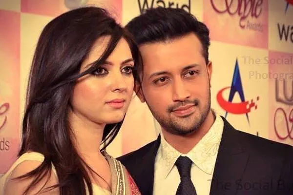 Top 19 Beautiful Indian Singer Couples - Bollywood Singers and Their Partners 2 Atif Sara Beautiful Singer Couple