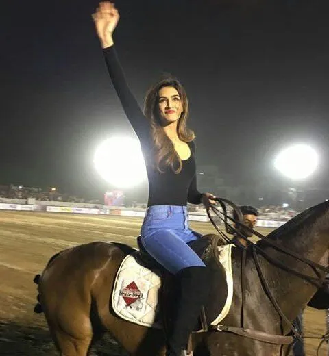 Kriti Sanon no makeup photos