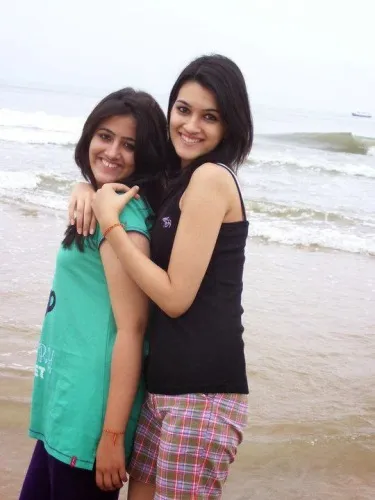 Kriti Sanon no makeup photos.jpg