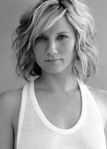 3 Most Popular Hairstyles for Frizzy Hair 2 3 Most Popular Hairstyles for Frizzy Hair 2