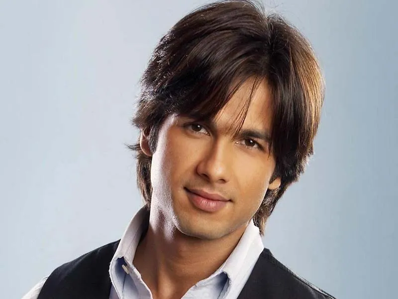 Shahid Kapoor showing his straight n long Hairstyle - shahid kapoor hairstyle 2021