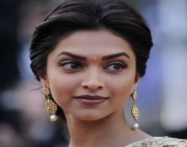 Bollywood Celebrity Best Hairstyles In Saree 1