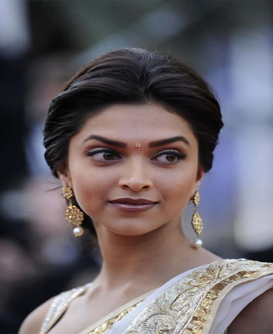 Bollywood Celebrity Best Hairstyles In Saree 2 Bollywood Celebrity Best Hairstyles In Saree 2