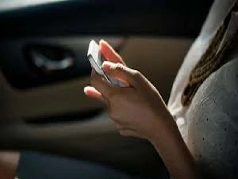 7 Signs If She Misses You after Breakup 2 7 Signs If She Misses You after Breakup 2