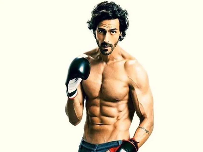 Famous Bollywood Actors With Good Physique 9 Famous Bollywood Actors With Good Physique 9