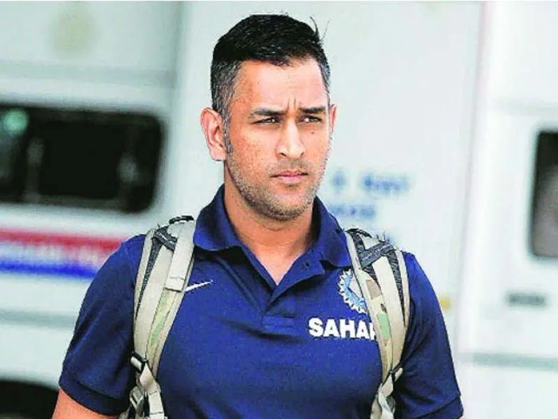 MS Dhoni in blue t-shirt showing his short haircut - MS Dhoni haircut