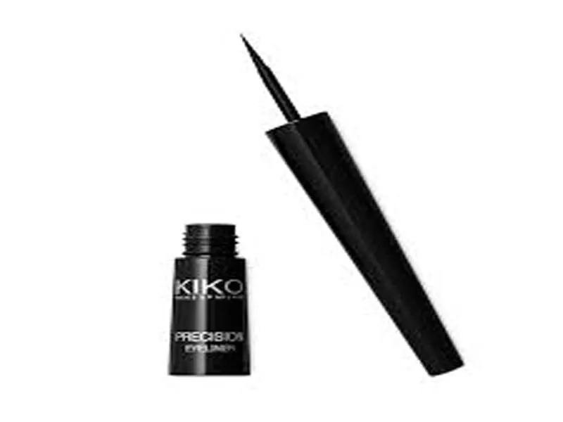 List Of Makeup Essentials, If Your Age Group Is 21 To 25 3 List Of Makeup Essentials, If Your Age Group Is 21 To 25 3