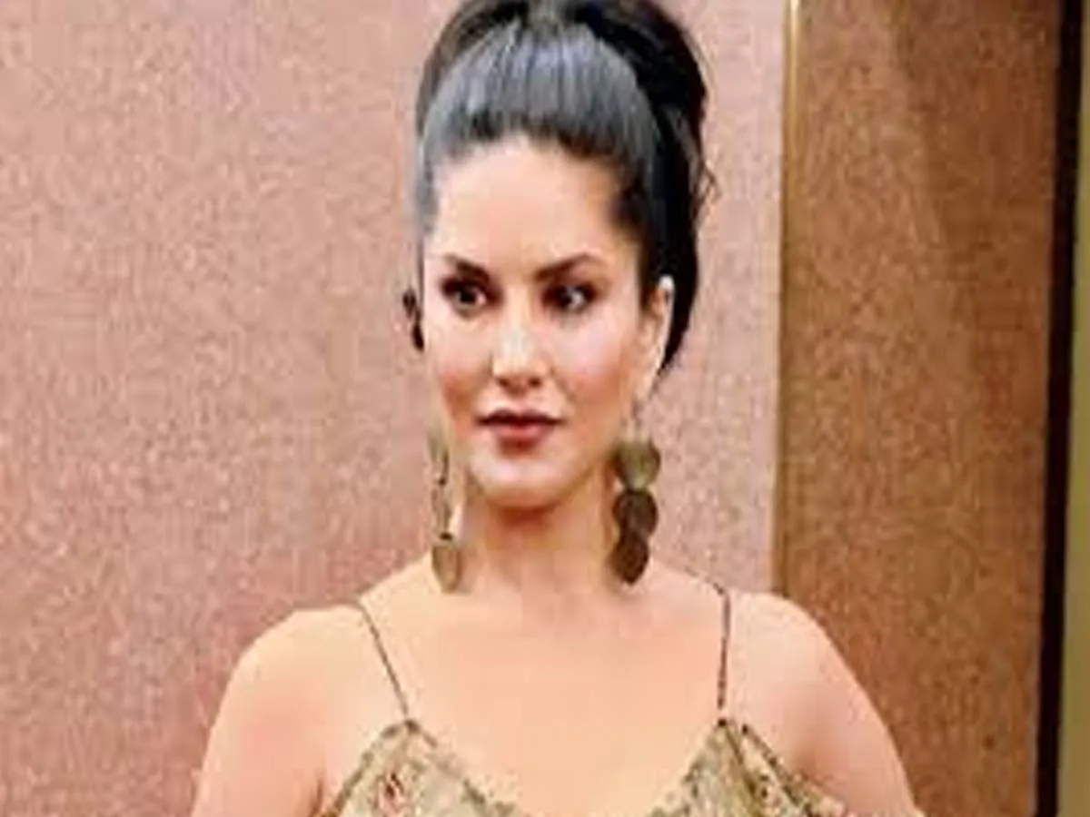 Sunny Leone in High and sleek ponytail with danglers - Sunny Leone Hairstyles 2021