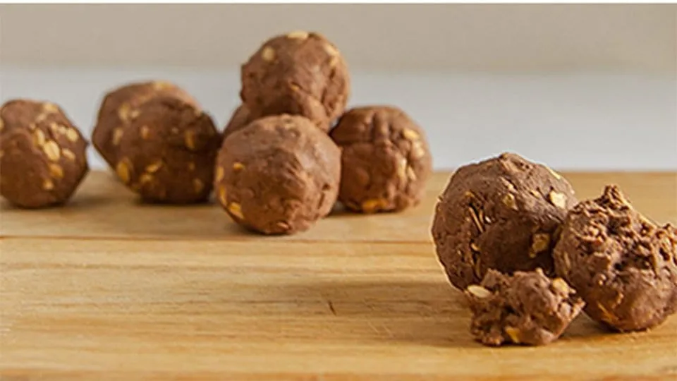 Protein Peanut Butter Balls - healthy bodybuilding snacks Protein Peanut Butter Balls - healthy bodybuilding snacks