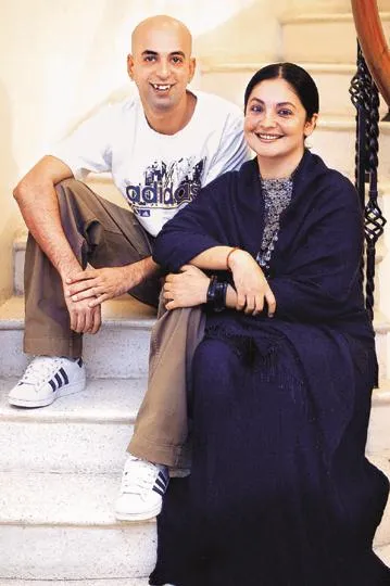 Pooja Bhatt with husband Manish Makhija sitiing on stairs and posing  Pooja Bhatt with husband Manish Makhija sitiing on stairs and posing - separated indian celebrities