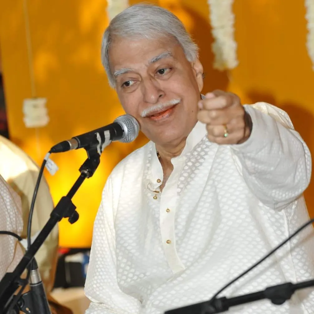 Indian classical Singer Pandit Rajan Mishra singing on stage - bollywood celebrities who died in 2021