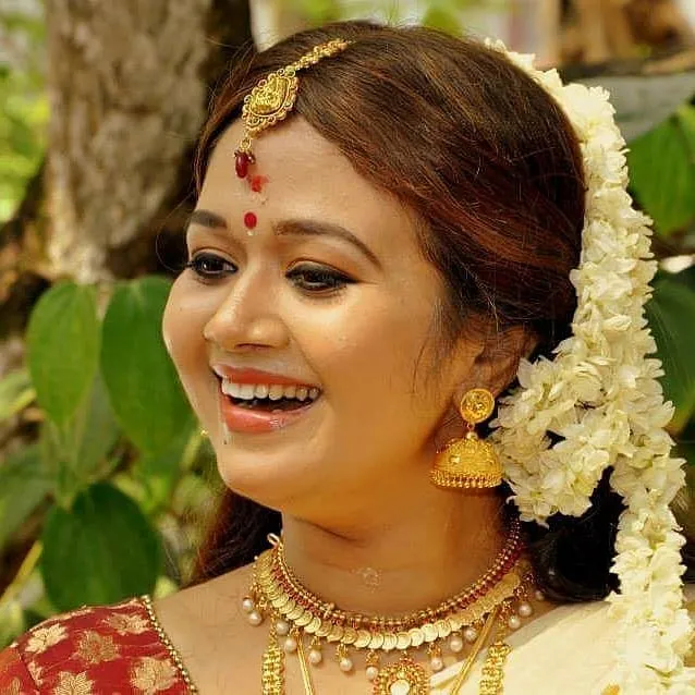 Malayalam and Tamil film actress. Saranya Sasi smilimg - celebrities death in 2021