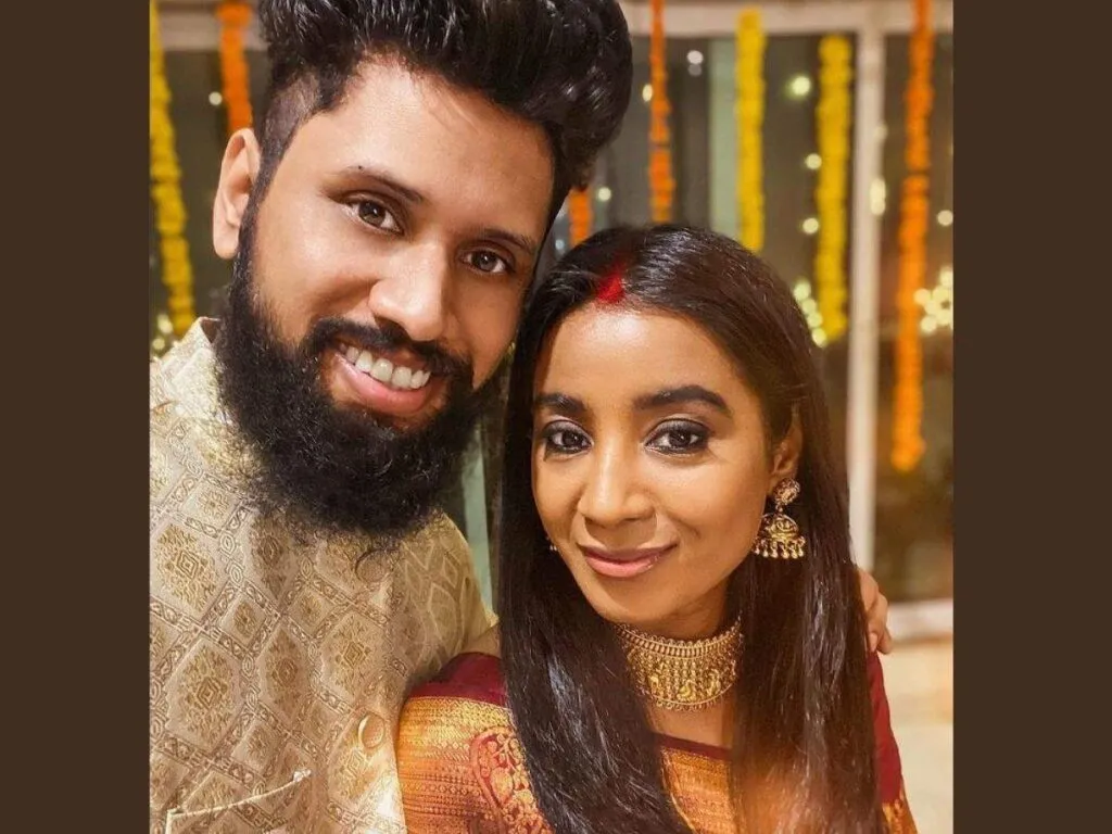 Shilpa Rao and Ritesh Krishnan posing for a happy selfie - indian celebrities who got married in 2021