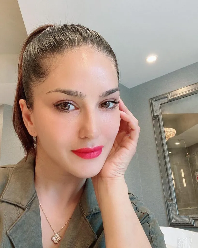 Sunny Leone in Grey Jacket wearing Pink lipstick posing for a clos selfie - Sunny Leone hairstyles 2021