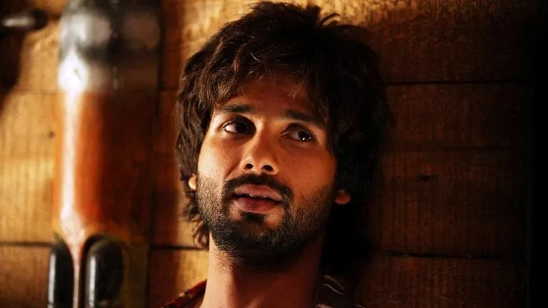Shahid showing his The Straight Shag hairstyle - shadid kapoor new hair look