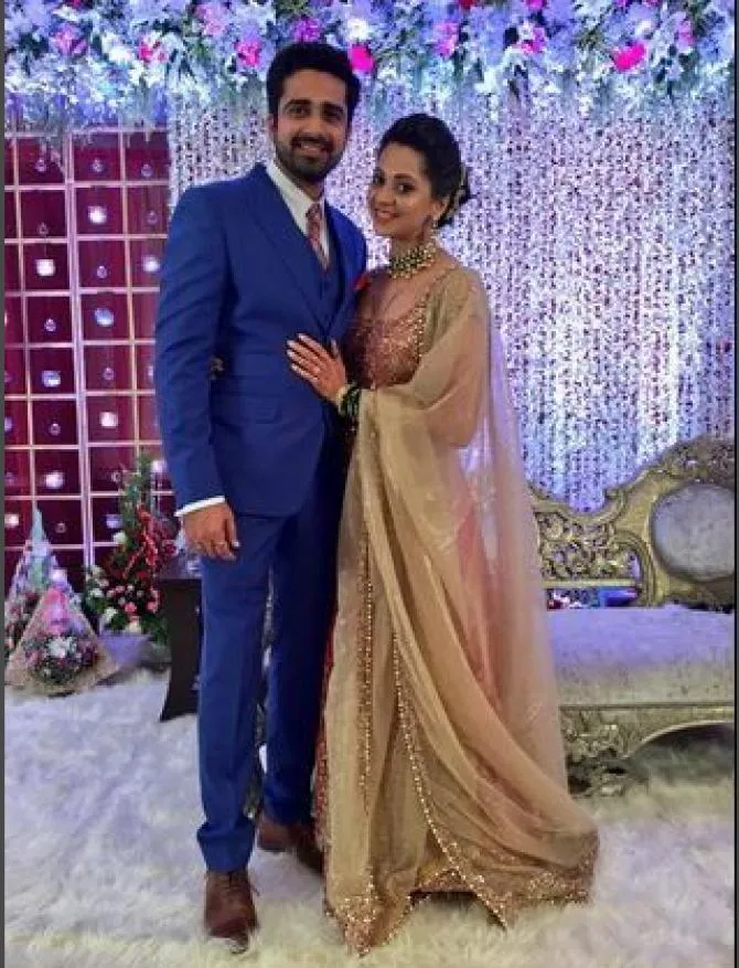 Avinash Sachdev and Shalmalee Desai smiling Avinash Sachdev and Shalmalee Desai smiling - bollywood actress divorced in 2021